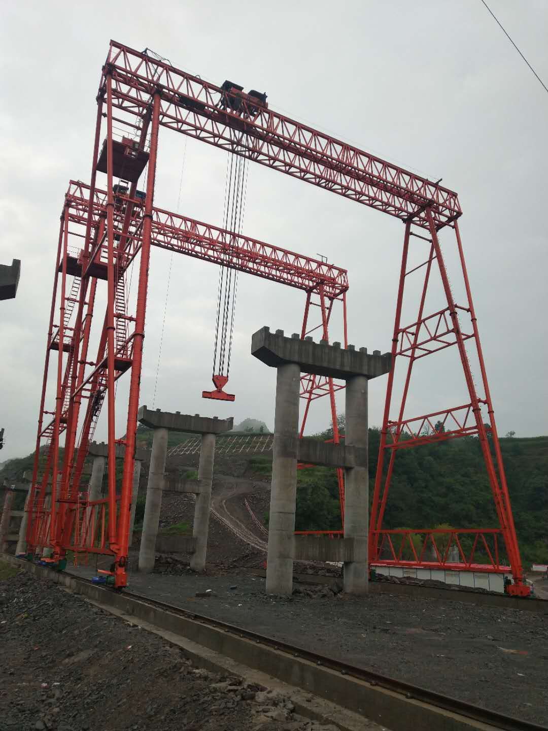 中鐵四局貴陽(yáng)項(xiàng)目，MG100噸-32米跨38米高龍門(mén)吊