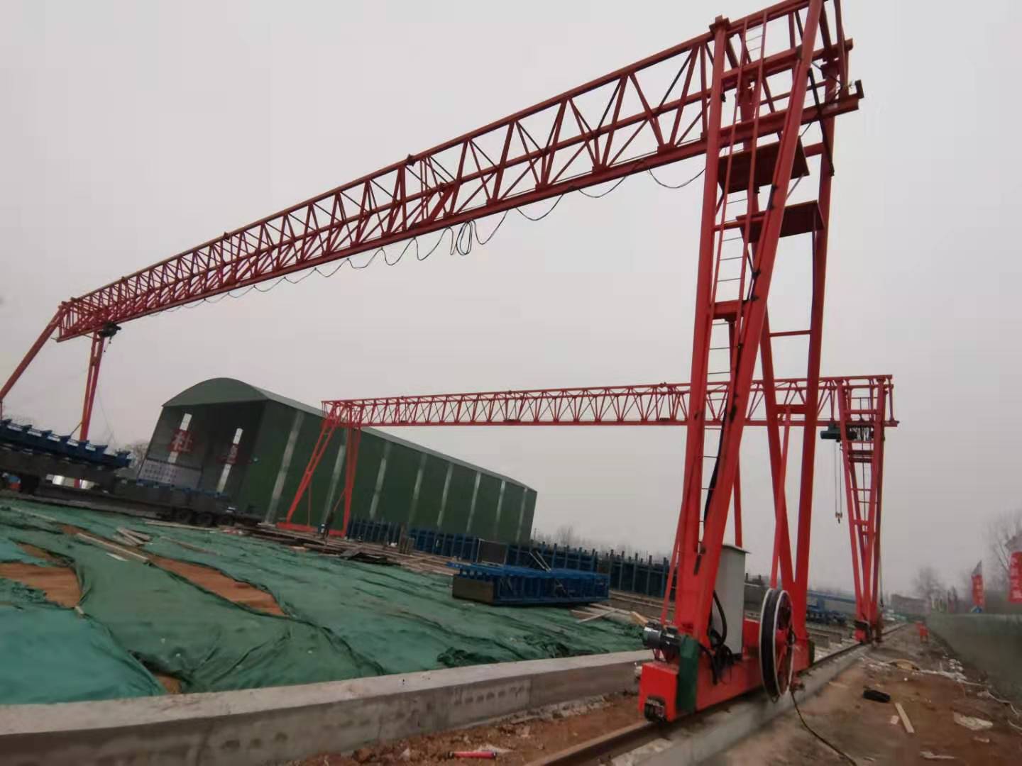 中國交建基礎(chǔ)建設(shè)集團(tuán)，310國道改擴建洛陽新安段，ME90+90/10t-43m-9m一臺，MH10t-43m-9m-2臺，MH5t-22m-9m-1臺