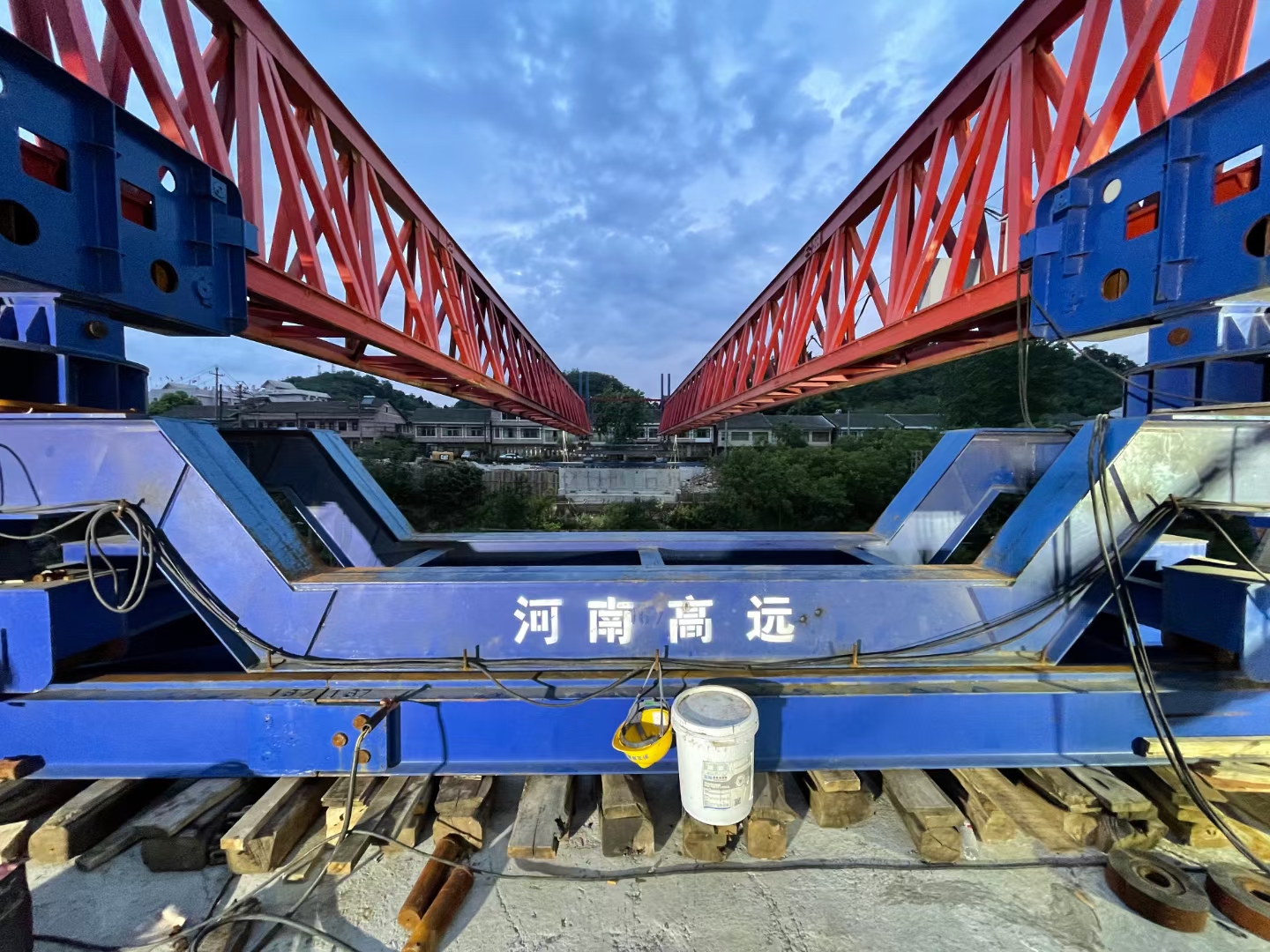 架橋機過孔時怎么才能保證安全性？